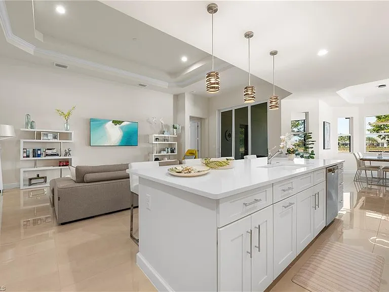 8897 Redonda Dr — Photo 10