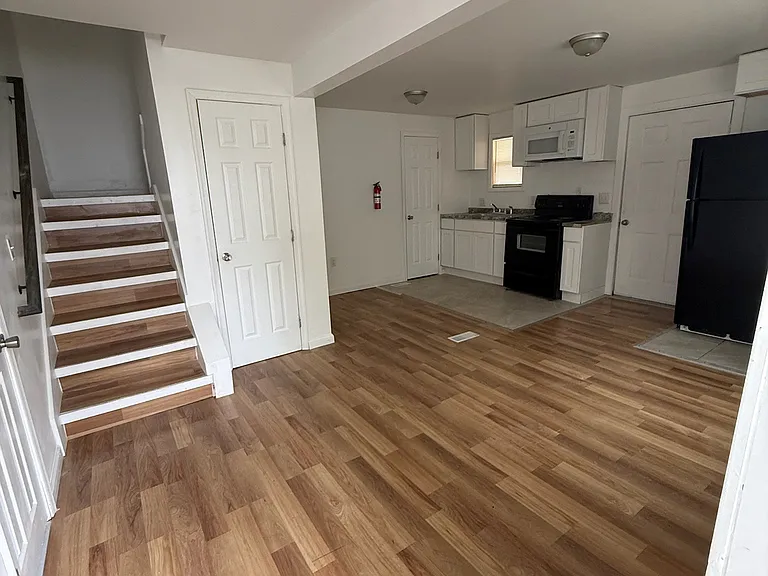 163 S Main St — Photo 5