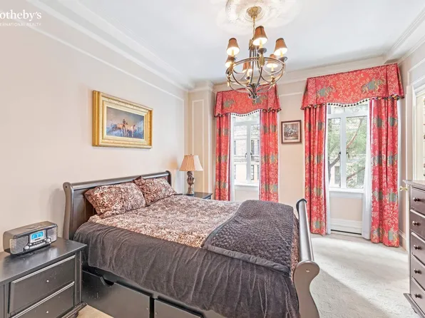 211 Central Park West image 10 of 12