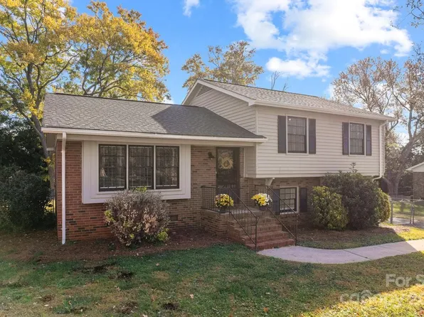 6215 Cherrycrest Ln, Charlotte, NC 28217