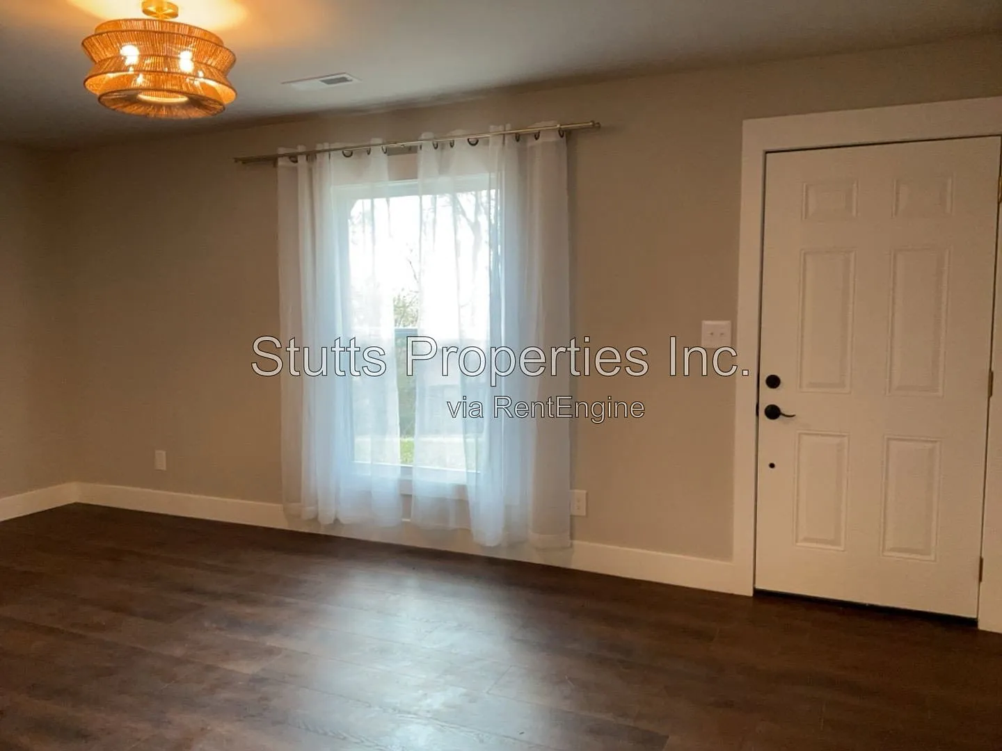 2 bed, 1.0 bath, 800 sqft, $998 — Photo 2