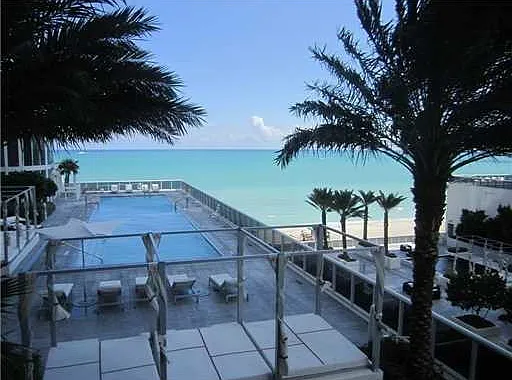 Collins Avenue, North Miami Beach — Photo 2