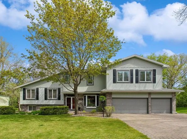 412 E 135th St, Burnsville, MN 55337