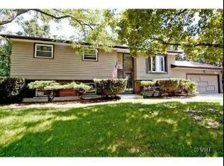 565 Aztec Dr, Carol Stream, IL 60188