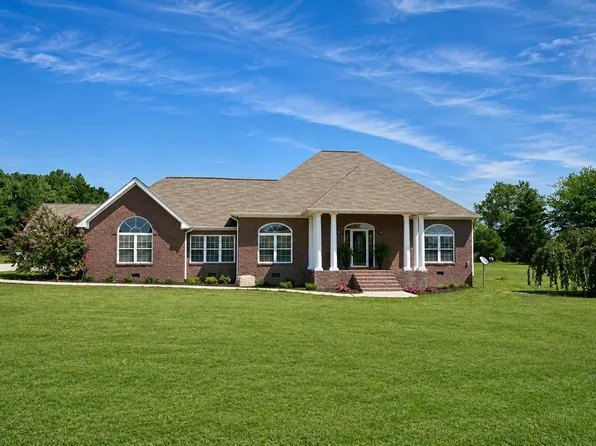 586 Sunset Dr, Ider, AL 35981