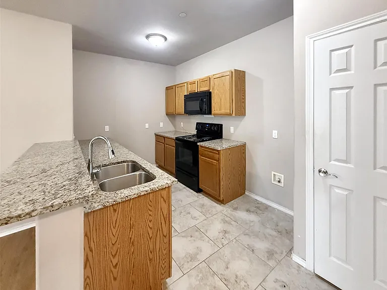 512 Hazelwood St #A — Photo 8
