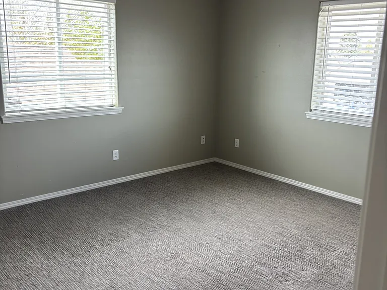 2075 Mary Dr — Photo 23