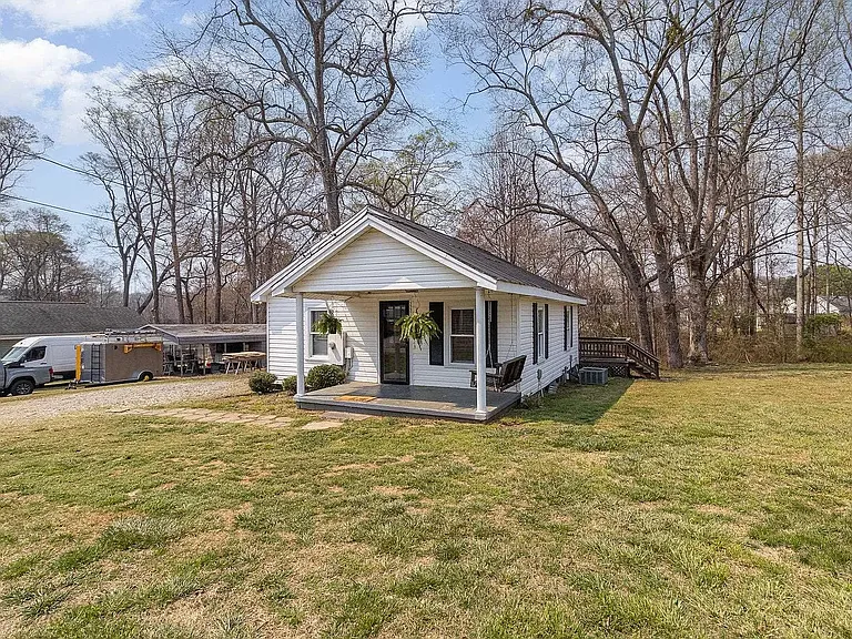 222 Crescent Cir — Photo 2