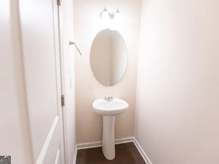 57 Robertson Ave — Photo 5