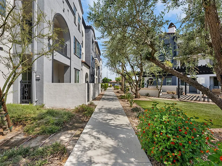 The Crossings of Chino Hills — Photo 40