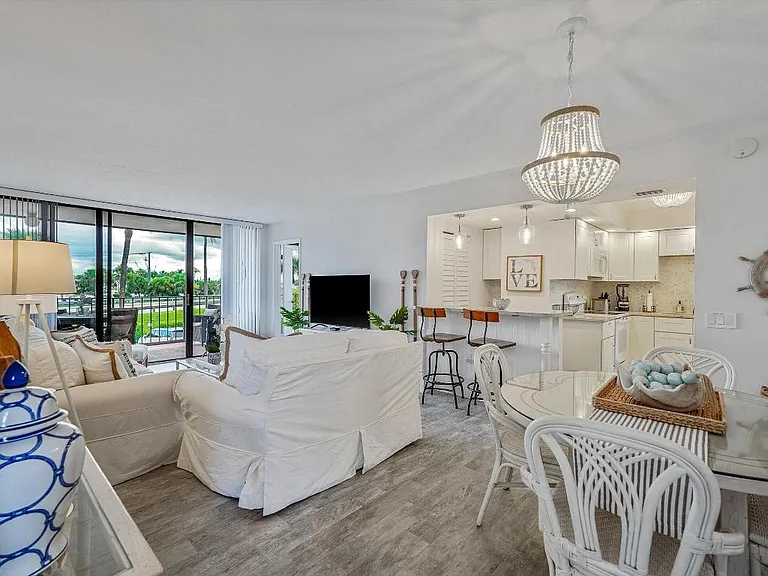 225 Beach Rd #205 — Photo 10