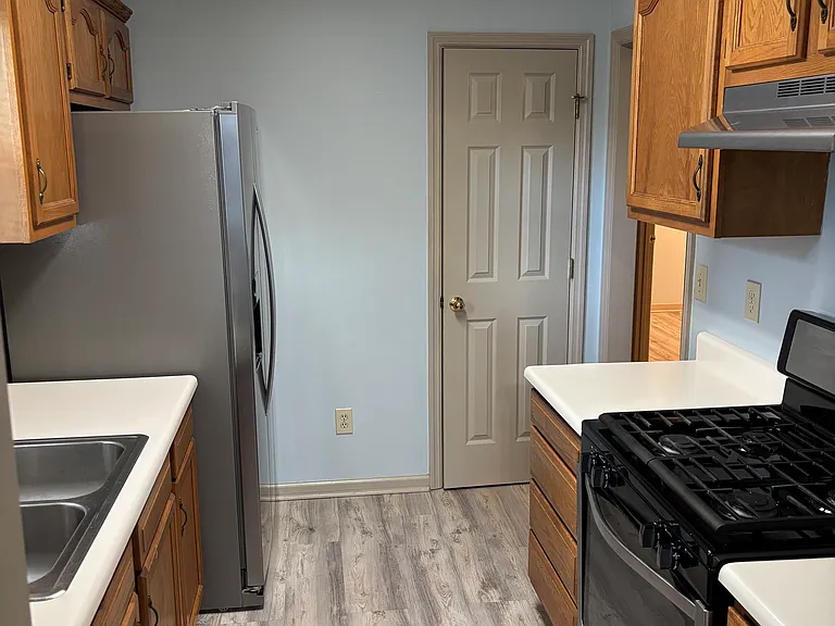 1808 College St SE — Photo 2