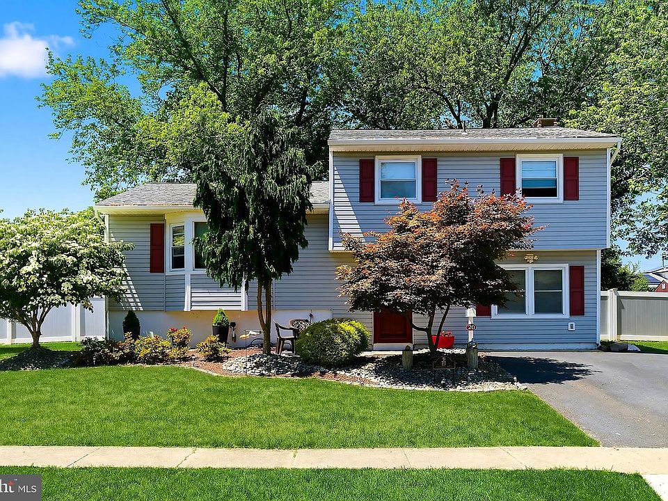 1st image of 20 Bromley Dr