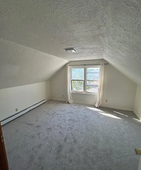 2033 Pine St — Photo 8