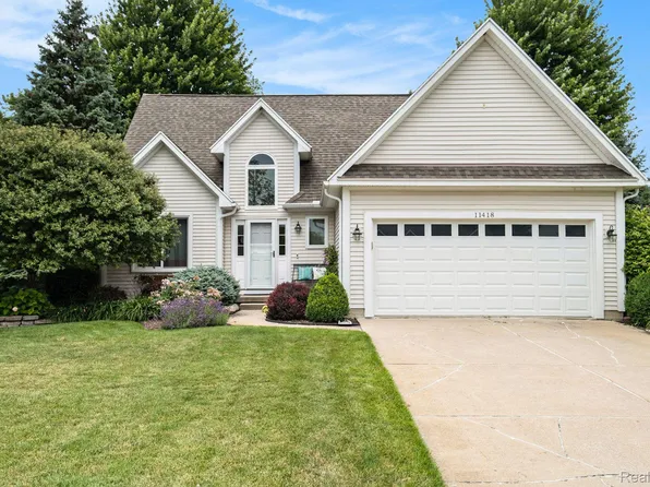 11418 Rolling Meadow Dr, Fenton, MI 48430