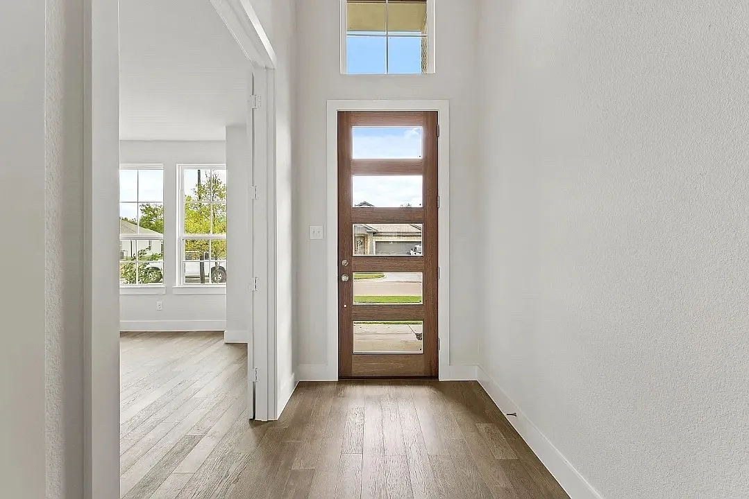 4 bed, 2800 sqft, $3,500 — Photo 2