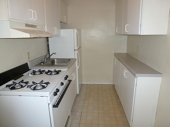 3rd image of 1133 Louisville Ave