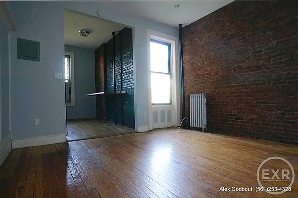 Rented by EXR | media 4