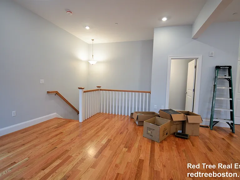 18 Murdock St — Photo 5