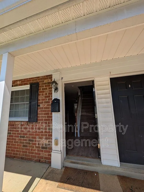 Building Photo - 1215 Green Oaks Ln #F