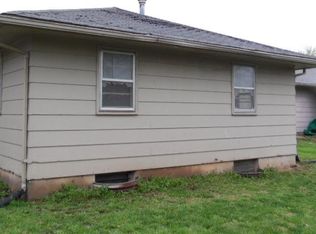 1329 S Benton Ave, Marshall, MO 65340