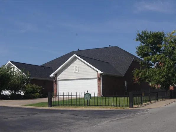 900 W Dixson St, Rogers, AR 72758