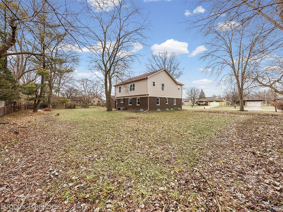 17348 Hilton St, photo 23