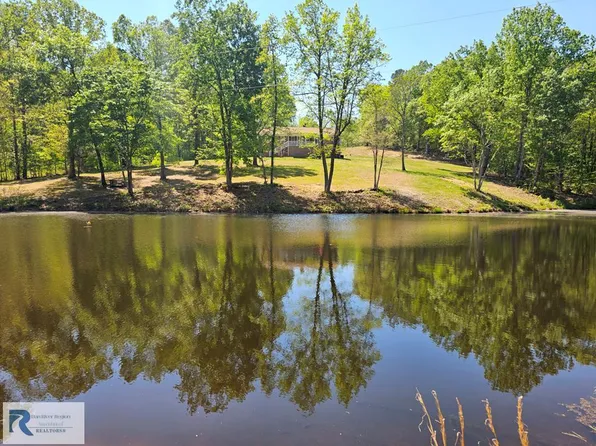 652 Country Ln, Pelham, NC 27311