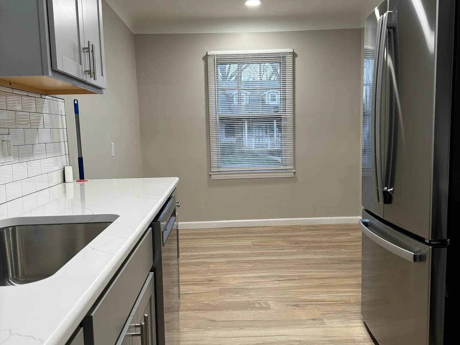 1311 N Alexander Ave — Photo 2
