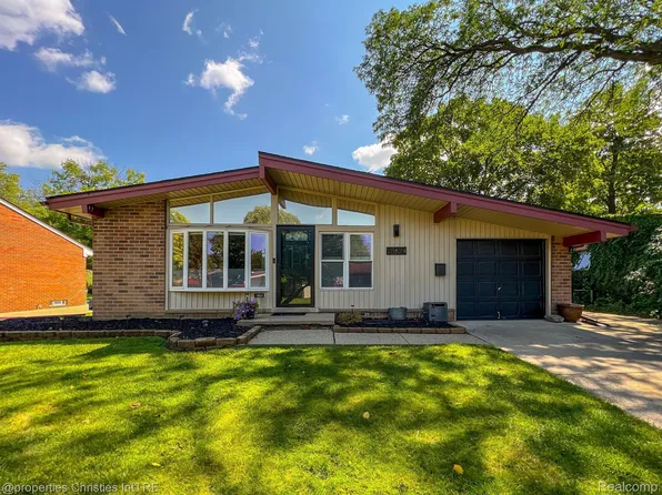 28624 Cunningham Dr, Warren, MI 48092