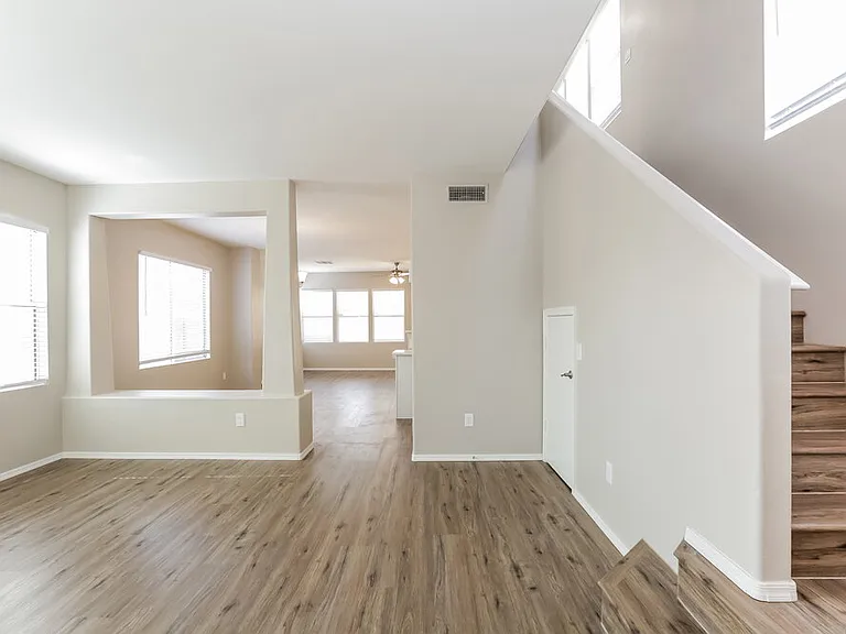 3929 W Irwin Ave — Photo 5