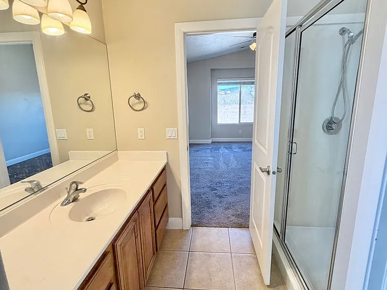 887 N Caddington Rd — Photo 23