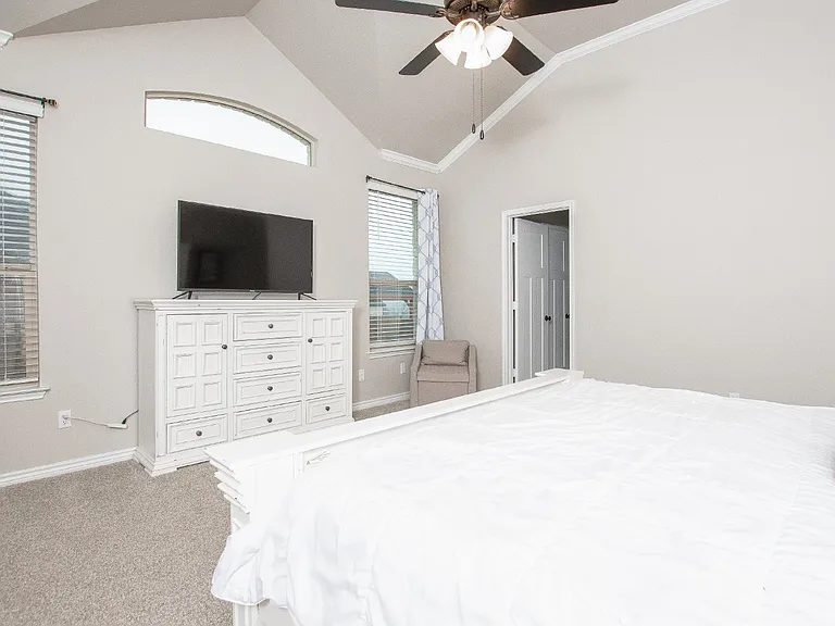 1756 Meadow Crest Dr — Photo 22