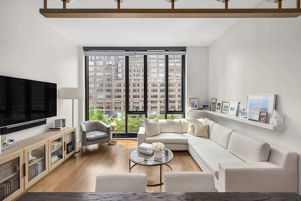570 Broome St #6A photo 1