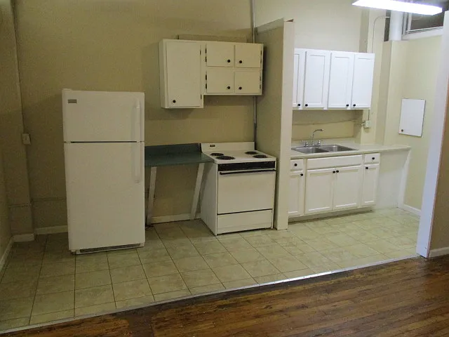1403 Central Pkwy — Photo 2