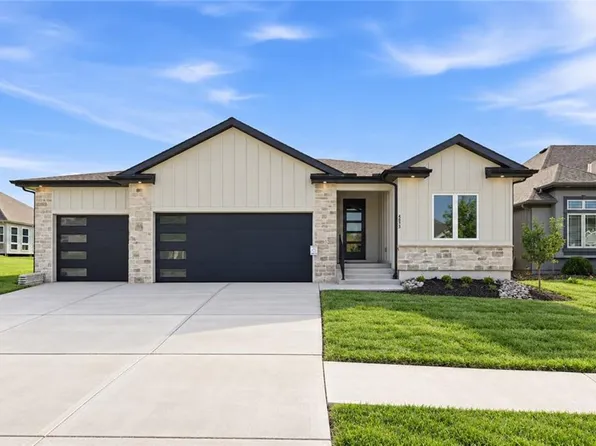 4073 NE Chapel Manor Dr, Lees Summit, MO 64064