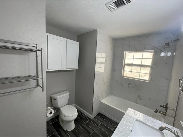 1901 Dutton Ave — Photo 10