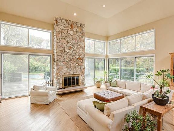 5th image of 2 Heatherwood Ln