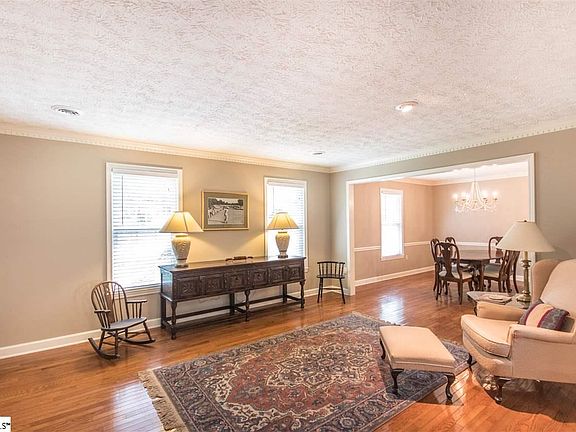 3rd image of 107 Holly Park Ln