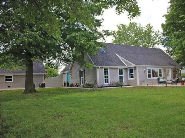 21882 155th St, Basehor, KS 66007