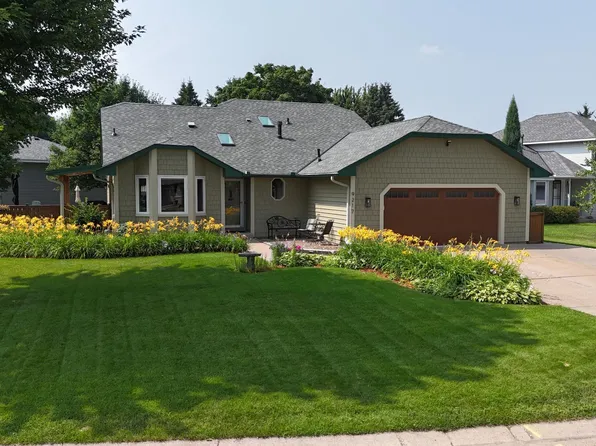 9217 Woodhall Bay N, Brooklyn Park, MN 55443
