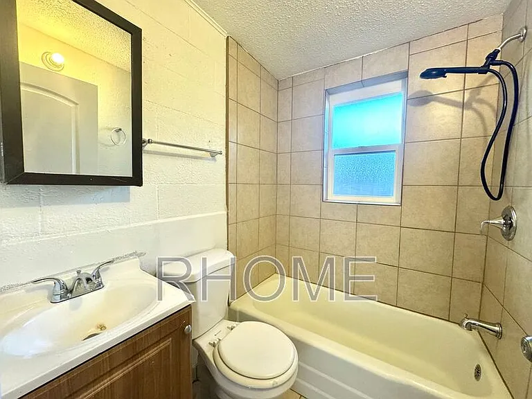 2725 S Edison St #3 — Photo 4