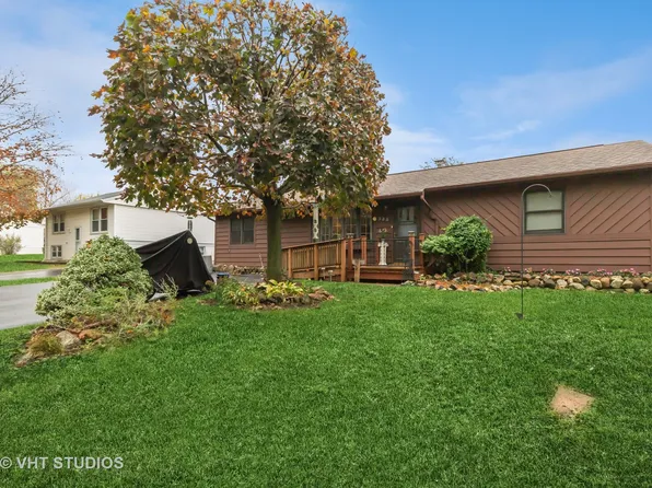 385 Maplewood Dr, Antioch, IL 60002