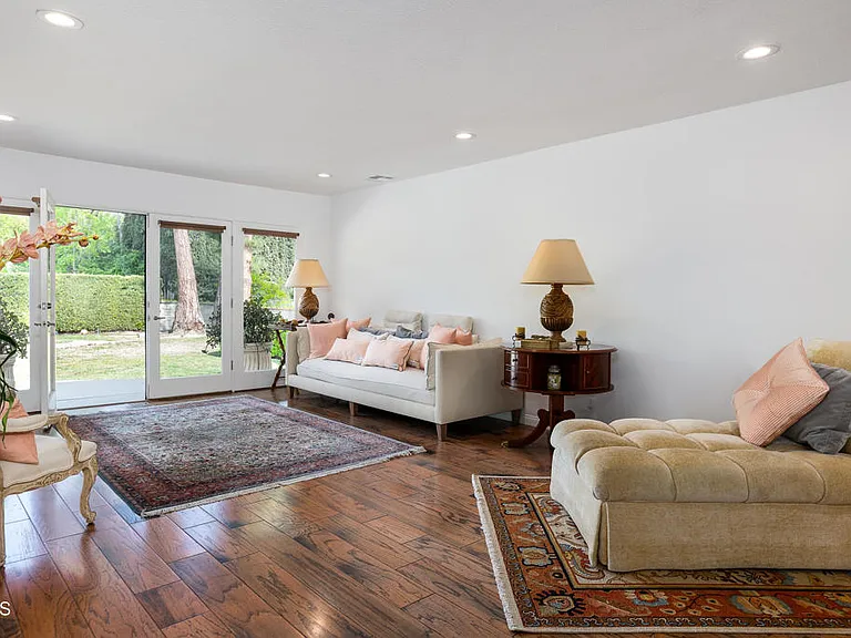 1660 S Oak Knoll Ave — Photo 6