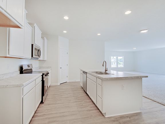4th image of 1266 Hanging Rock Dr