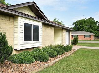 1702 Avenue B, Danbury, TX 77534