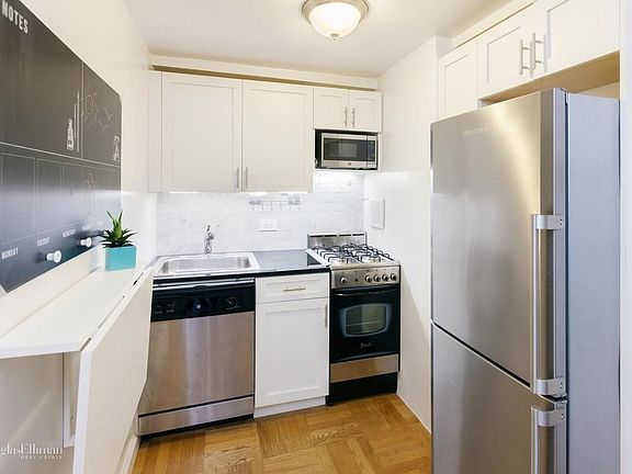 4th image of 135 E 54th St APT 7A