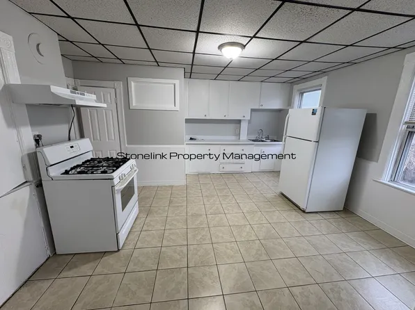 315 East School Street, 315 E School St #2R, Woonsocket, RI 02895