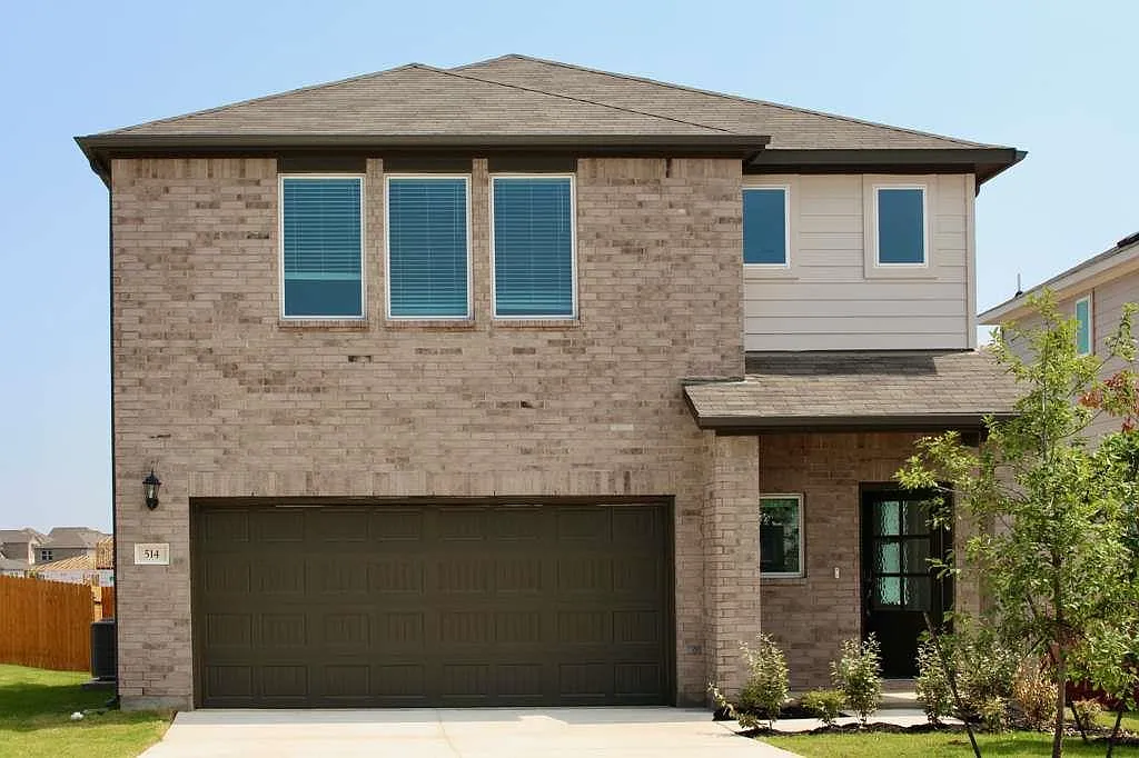 4 bed, 2.5 bath, 2193 sqft, $2,295 — Photo 1