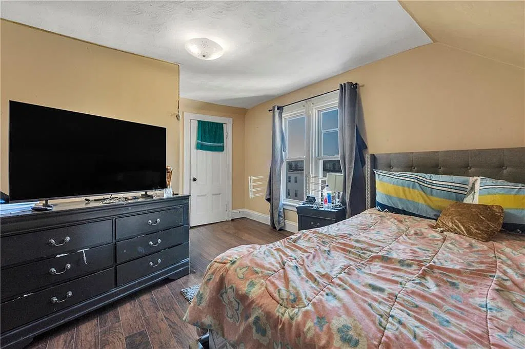 2 bed, 1040 sqft, $1,750 — Photo 3